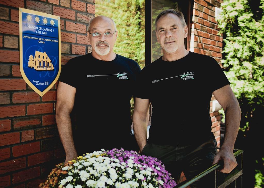Bed & Breakfast Maison Des Jardins B & B Montreal